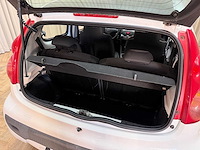 Peugeot 107 1.0-12v xs 2011 - afbeelding 19 van  20