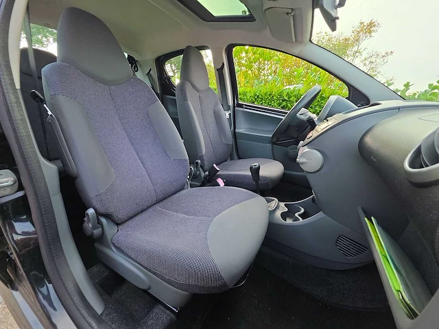 Peugeot 107 1.0-12v xs | 45-gzl-5 - afbeelding 6 van  26