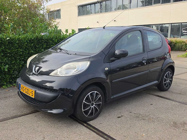 Peugeot 107 1.0-12v xs | 45-gzl-5 - afbeelding 1 van  26