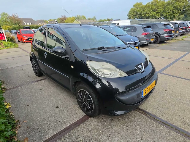 Peugeot 107 1.0-12v xs | 45-gzl-5 - afbeelding 21 van  26