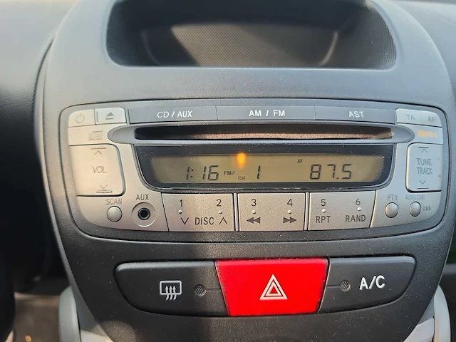 Peugeot 107 1.0-12v xs | 45-gzl-5 - afbeelding 24 van  26