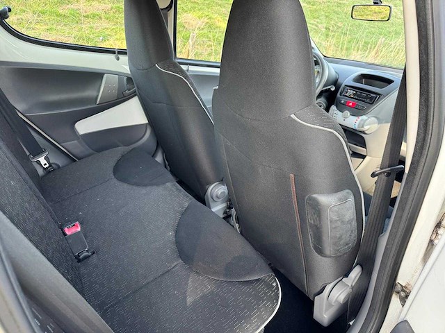 Peugeot 107 1.0-12v xs 5-deurs s-067-gh - afbeelding 12 van  16
