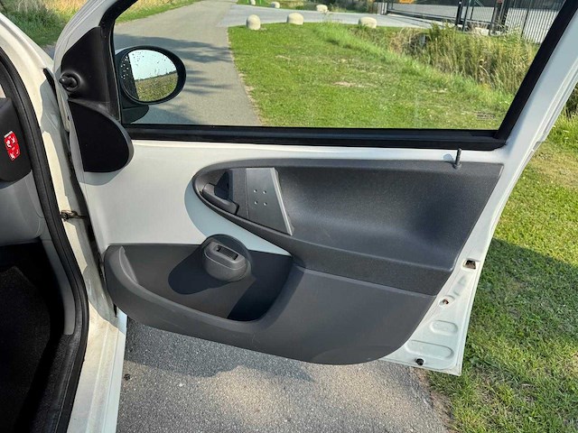 Peugeot 107 1.0-12v xs 5-deurs s-067-gh - afbeelding 15 van  16