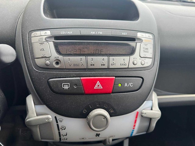 Peugeot 107 1.0-12v xs 59-hgd-5 - afbeelding 13 van  17