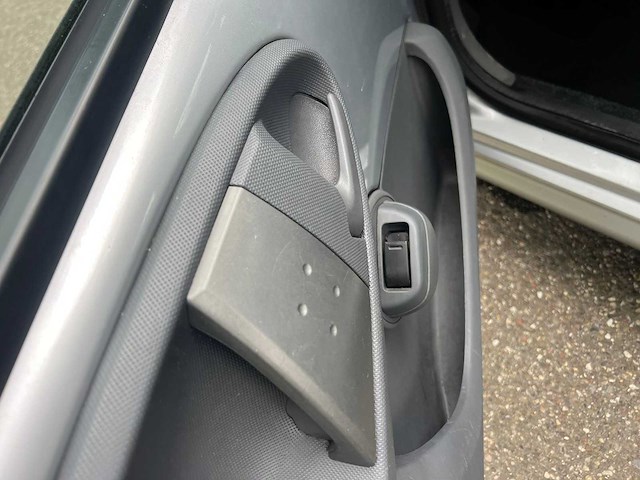 Peugeot 107 1.0-12v xs automaat, 25-gnn-5 - afbeelding 14 van  19