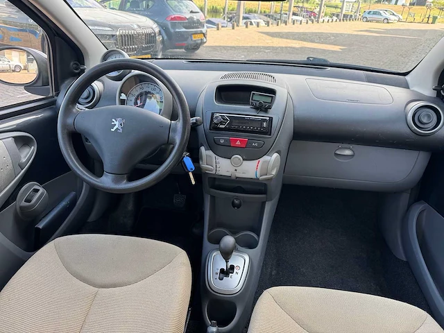 Peugeot 107 1.0-12v xs cool edition automaat 5-deurs, 85-tt-gs - afbeelding 2 van  21