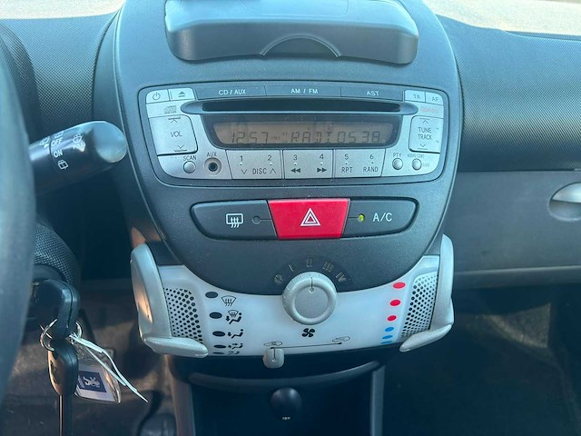 Peugeot 107 1.0 active automaat | 6-khv-16 i - afbeelding 6 van  16