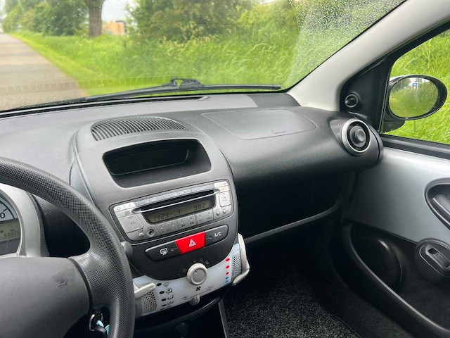 Peugeot 107 1.0 première , pt-394-h - afbeelding 6 van  19
