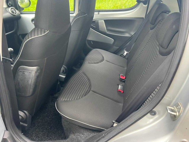 Peugeot 107 1.0 première , pt-394-h - afbeelding 8 van  19