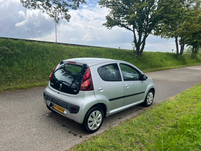 Peugeot 107 1.0 première , pt-394-h - afbeelding 17 van  19