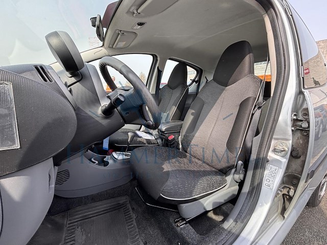 Peugeot 107 1.0i trendy 2tronic 68 at, 2011 - afbeelding 2 van  39