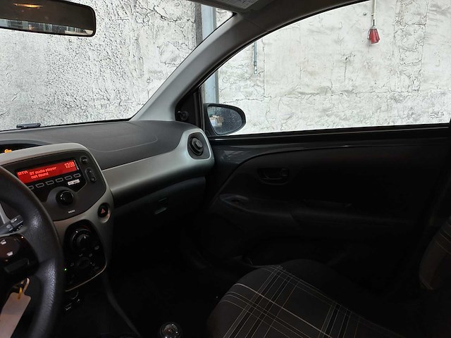 Peugeot 108 1.0 e-vti active 69pk 2018, sl-329-l - afbeelding 11 van  36
