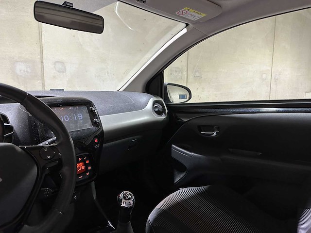 Peugeot 108 1.2 puretech allure 82pk 2015, pp-318-l - afbeelding 30 van  41