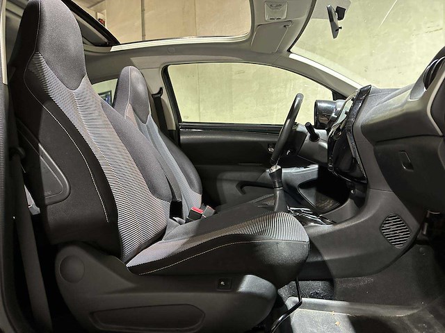 Peugeot 108 1.2 puretech allure 82pk 2015, pp-318-l - afbeelding 15 van  41