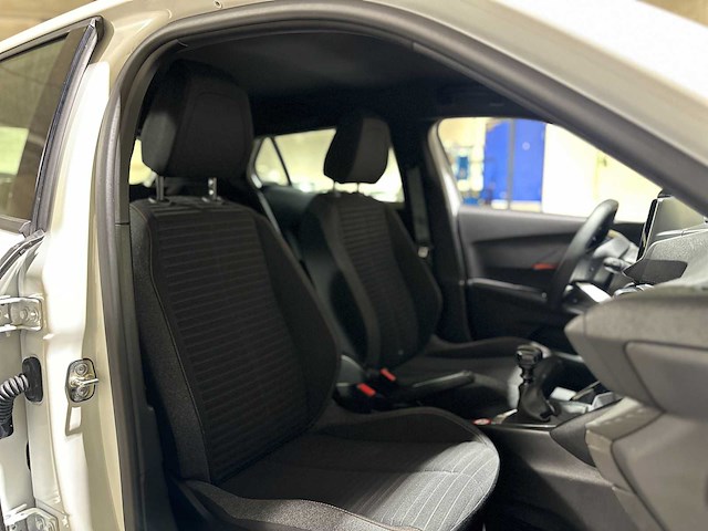Peugeot 2008 1.2 pt active pack 102pk 2023 (origineel-nl + 1e eigenaar), s-736-sx - afbeelding 42 van  55