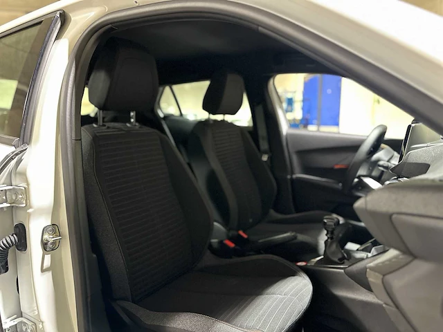 Peugeot 2008 1.2 pt active pack 102pk 2023 (origineel-nl + 1e eigenaar), s-736-sx - afbeelding 21 van  47