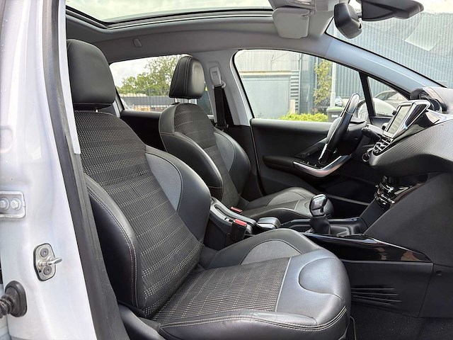 Peugeot 2008 1.2 pt bl executive | pz-019-g i - afbeelding 21 van  30