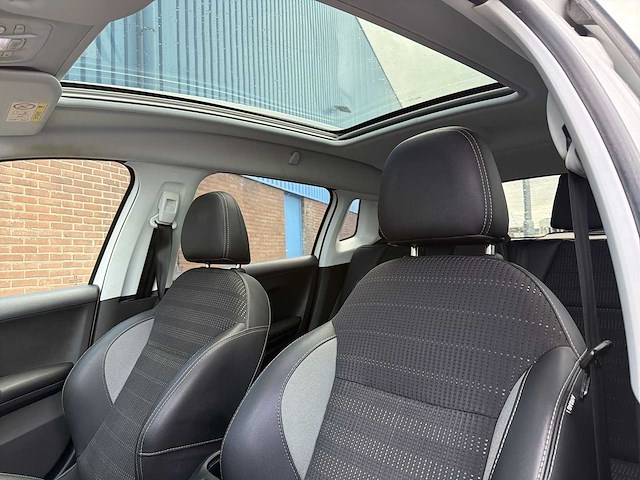 Peugeot 2008 1.2 pt bl executive | pz-019-g i - afbeelding 27 van  30