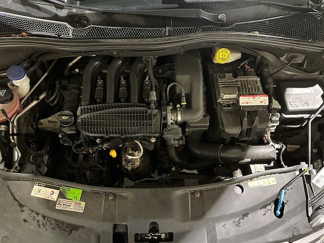 Peugeot 2008 1.2 puretech active 82pk 2015 (origineel-nl), 2-zst-06 - afbeelding 29 van  43