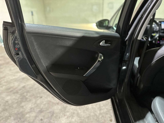 Peugeot 2008 1.2 puretech allure 110pk 2018 (origineel-nl), rl-527-z - afbeelding 24 van  40