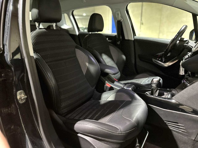 Peugeot 2008 1.2 puretech allure 110pk 2018 (origineel-nl), rl-527-z - afbeelding 30 van  40