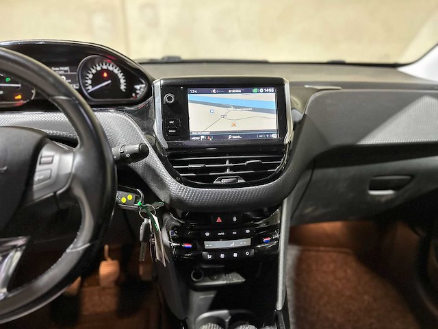 Peugeot 2008 1.2 puretech allure 110pk 2018 (origineel-nl), rl-527-z - afbeelding 17 van  36