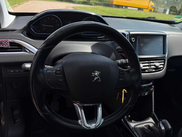 Peugeot 2008 1.2 puretech féline, h-167-vx - afbeelding 10 van  13