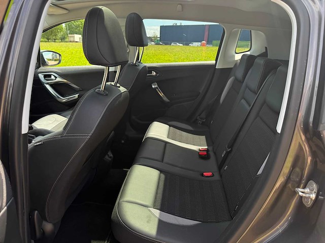 Peugeot 2008 1.2 puretech féline, h-167-vx - afbeelding 11 van  13