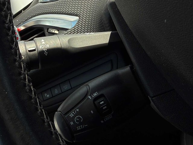 Peugeot 2008 1.2 puretech féline, h-167-vx - afbeelding 9 van  18