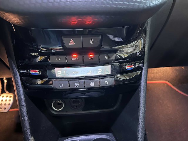 Peugeot 2008 1.2 puretech gt-line, nn-958-k - afbeelding 7 van  17