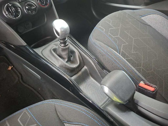 Peugeot 2008 1.2 puretech signature; g-743-ng - afbeelding 8 van  17