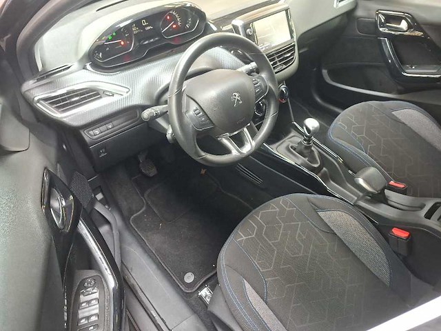 Peugeot 2008 1.2 puretech signature; g-743-ng - afbeelding 13 van  17