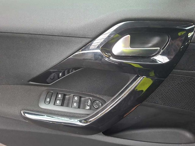 Peugeot 2008 1.2 puretech signature; g-743-ng - afbeelding 15 van  17