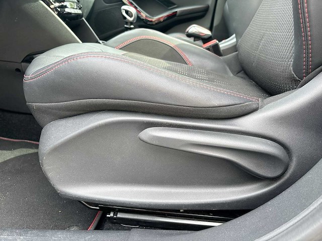 Peugeot 2008 1.2 turbo gt-line 2018 | rz-580-j - afbeelding 2 van  28