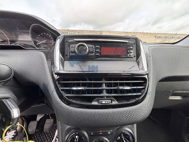 Peugeot 2008 1.2i puretech access,2014 - afbeelding 7 van  39