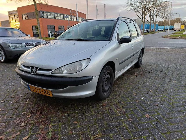 Peugeot 206 1.4 air line 2, 6-tfz-88 - afbeelding 1 van  16