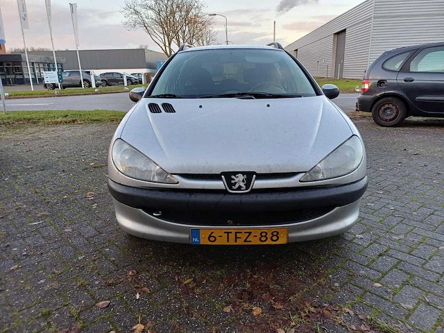 Peugeot 206 1.4 air line 2, 6-tfz-88 - afbeelding 12 van  16