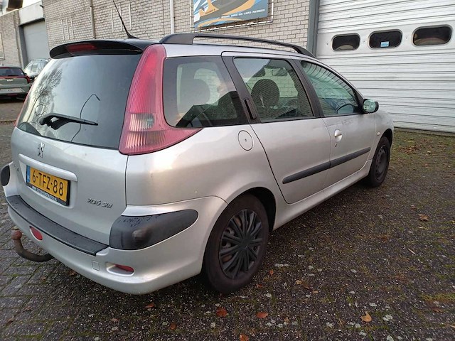 Peugeot 206 1.4 air line 2, 6-tfz-88 - afbeelding 9 van  16
