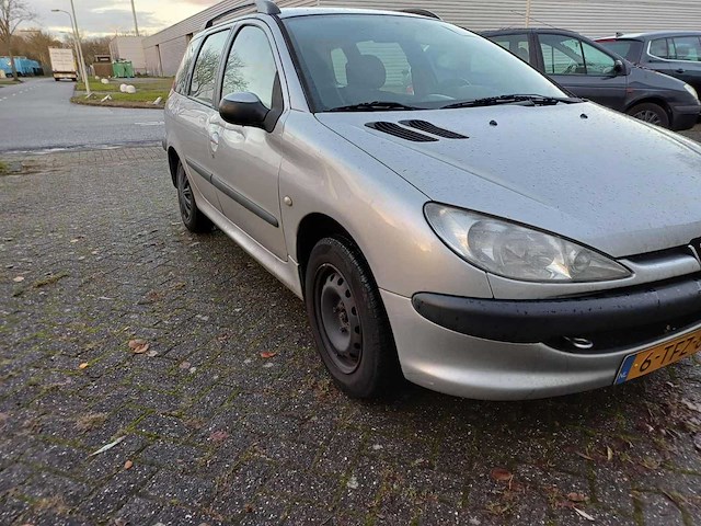 Peugeot 206 1.4 air line 2, 6-tfz-88 - afbeelding 11 van  16