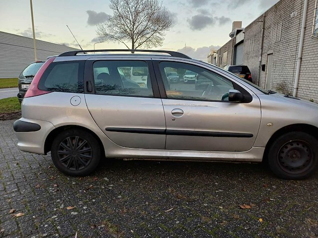 Peugeot 206 1.4 air line 2, 6-tfz-88 - afbeelding 16 van  16