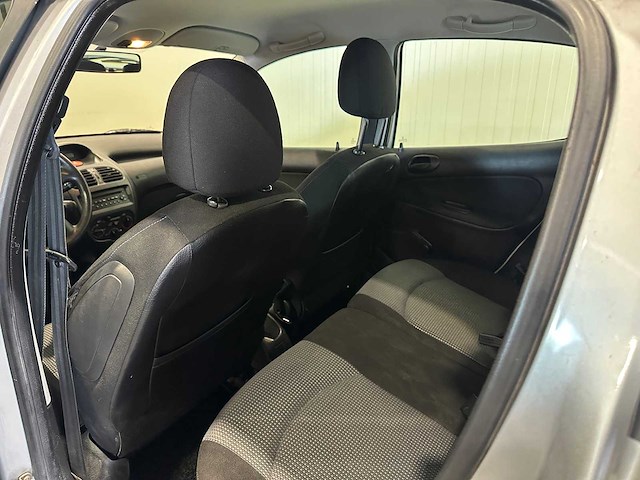 Peugeot 206 1.4 one-line jh-447-j - afbeelding 2 van  9