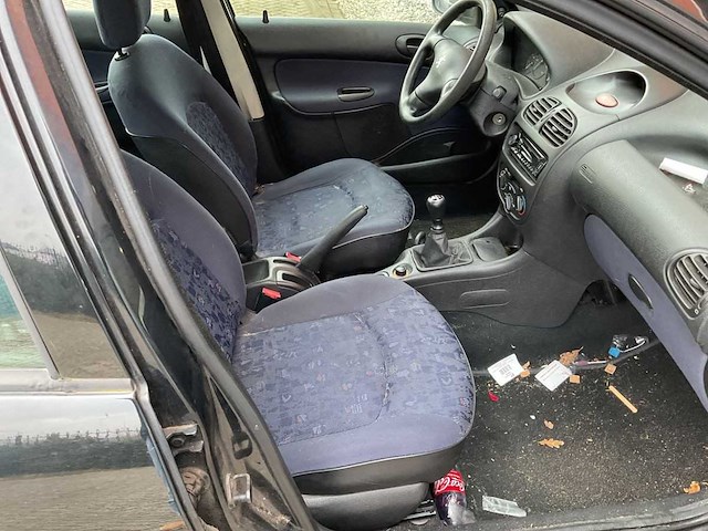 Peugeot 206 1.4 xr 2001 | 98-gt-rx - afbeelding 2 van  4