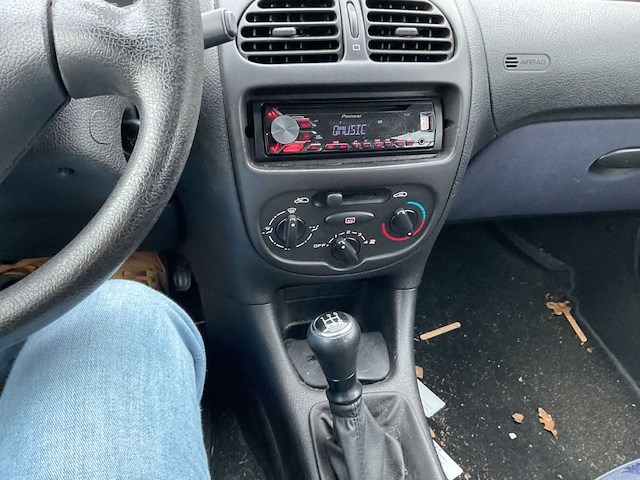 Peugeot 206 1.4 xr 2001 | 98-gt-rx - afbeelding 4 van  4