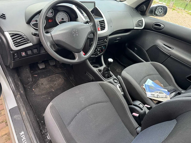 Peugeot 206 + 1.4 xs, 32-ptn-2 - afbeelding 14 van  15