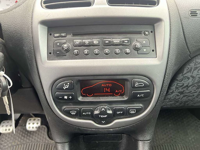 Peugeot 206 1.6-16v quiksilver | 14-nd-bj - afbeelding 9 van  26