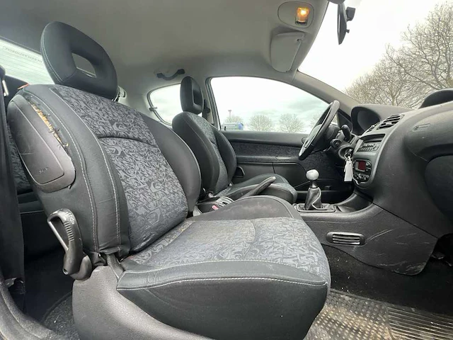 Peugeot 206 1.6-16v quiksilver | 14-nd-bj - afbeelding 17 van  26