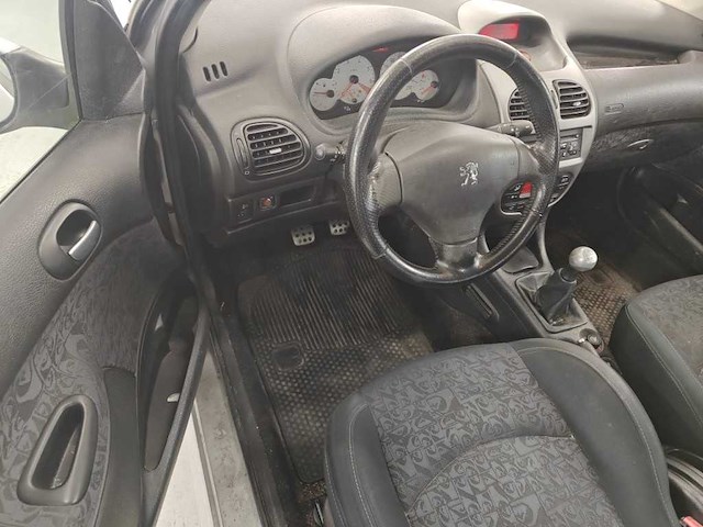 Peugeot 206 1.6-16v quiksilver 2003 | 14-nd-bj - afbeelding 18 van  21