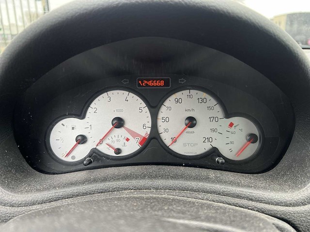 Peugeot 206 1.6-16v quiksilver 2003 | 14-nd-bj - afbeelding 8 van  26