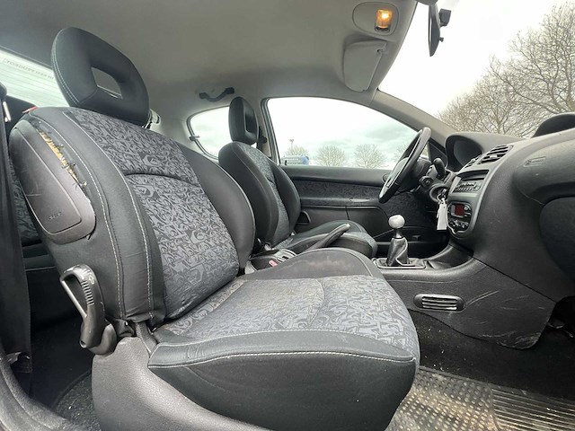 Peugeot 206 1.6-16v quiksilver 2003 | 14-nd-bj - afbeelding 11 van  26