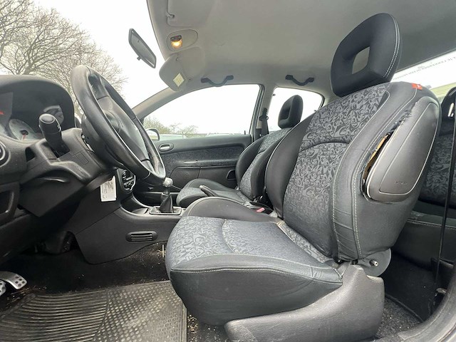 Peugeot 206 1.6-16v quiksilver 2003 | 14-nd-bj - afbeelding 19 van  26